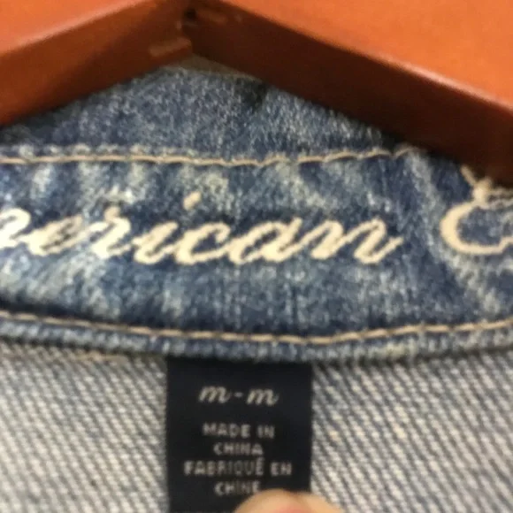 American Eagle Outfitters Women’s Jean Jacket Size Medium - Picture 3 of 9
